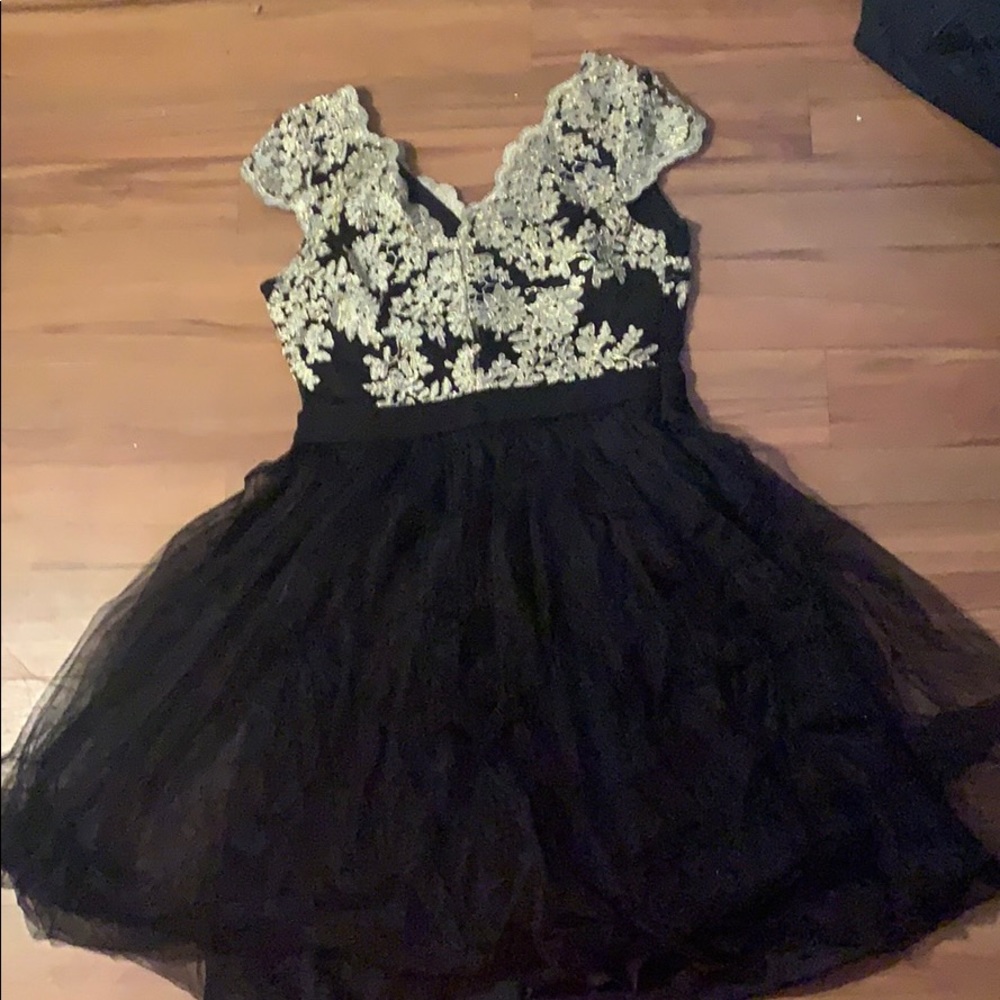 Dress - Picture 1 of 2
